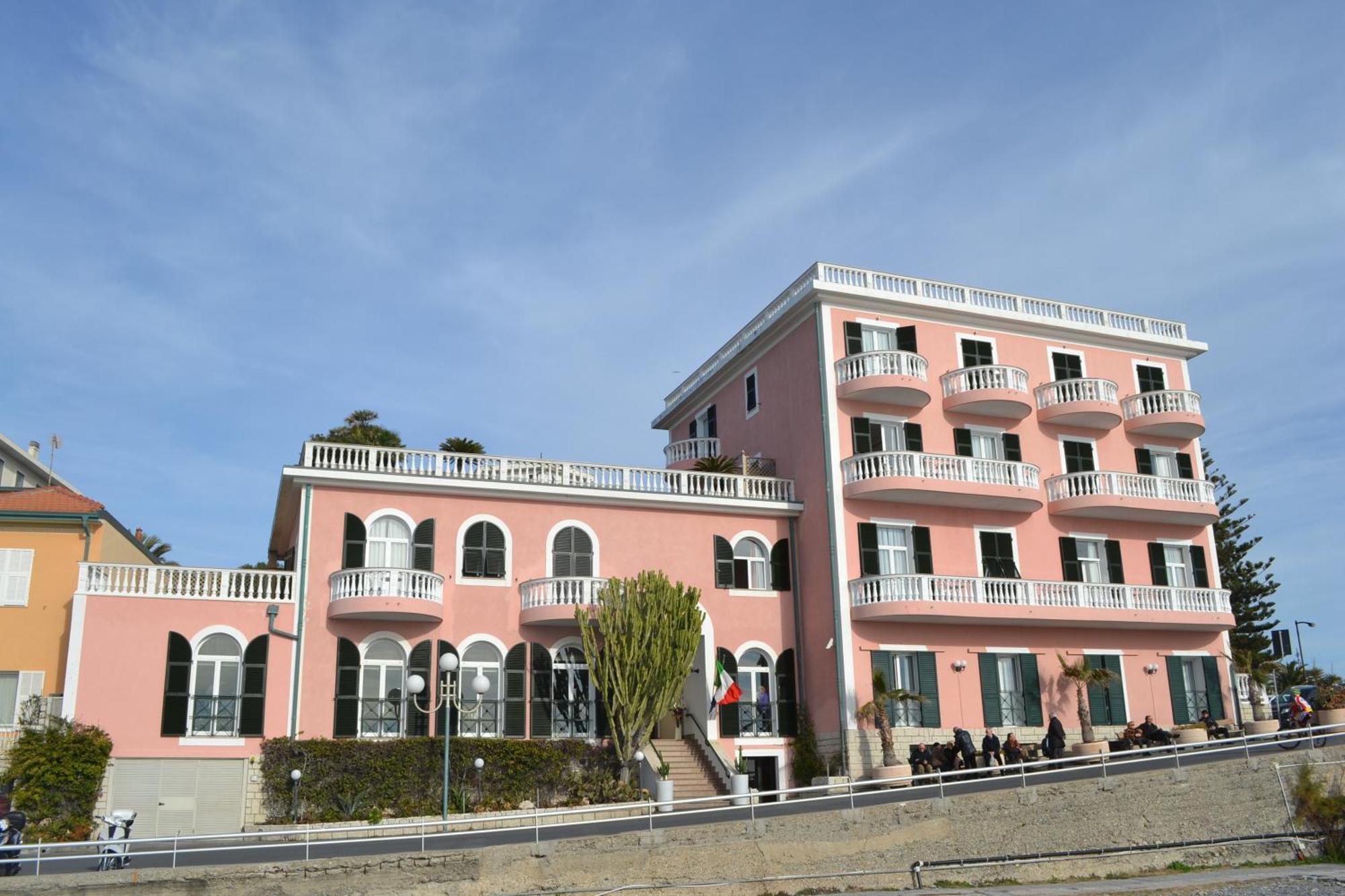Hotel Piccolo Lido Бордигера Экстерьер фото