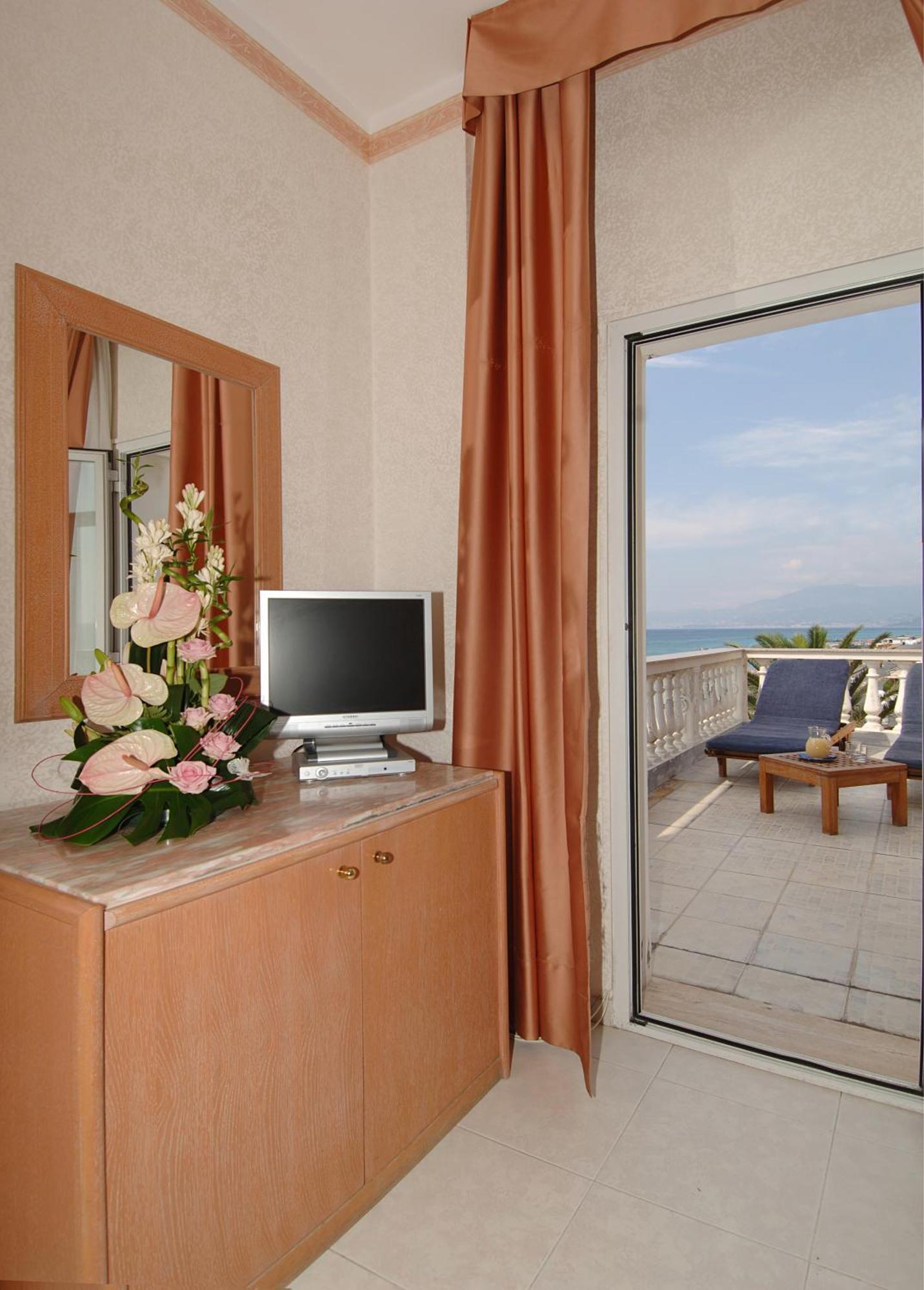 Hotel Piccolo Lido Бордигера Экстерьер фото