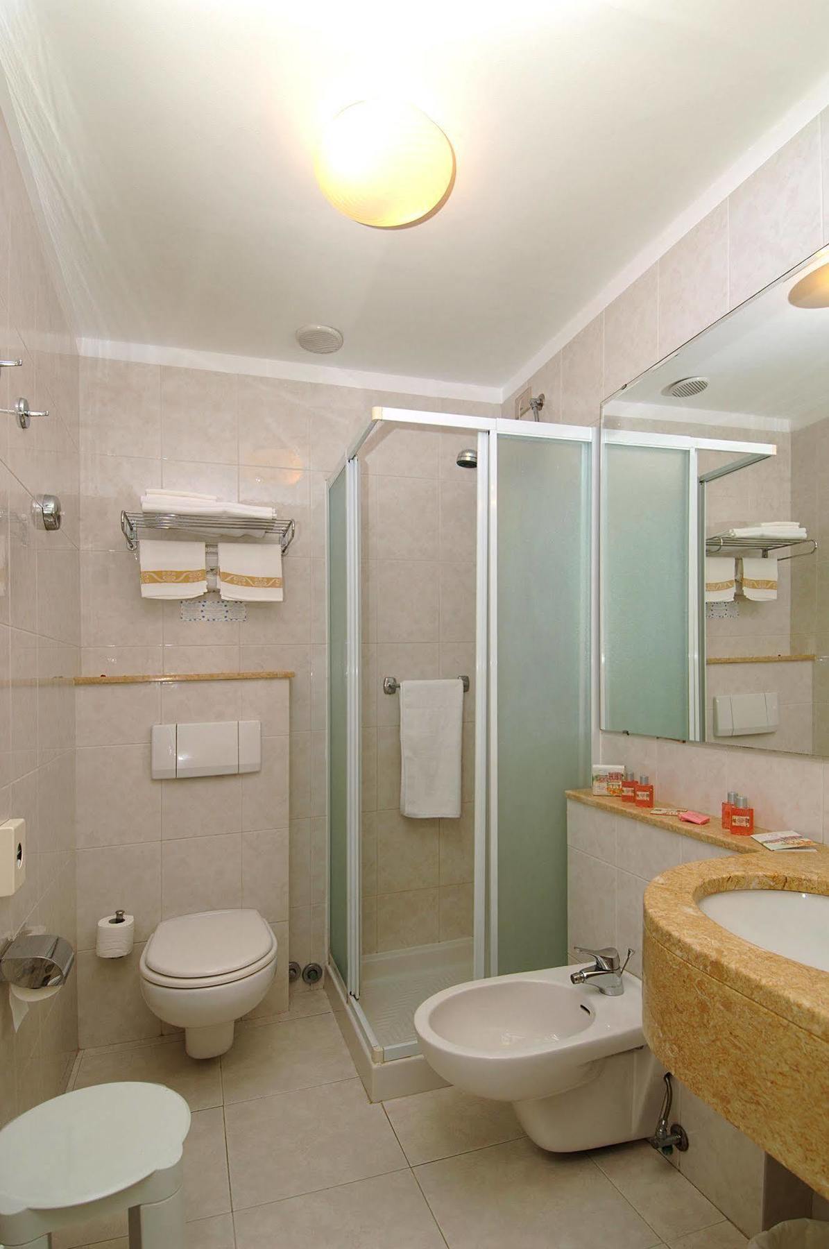 Hotel Piccolo Lido Бордигера Экстерьер фото
