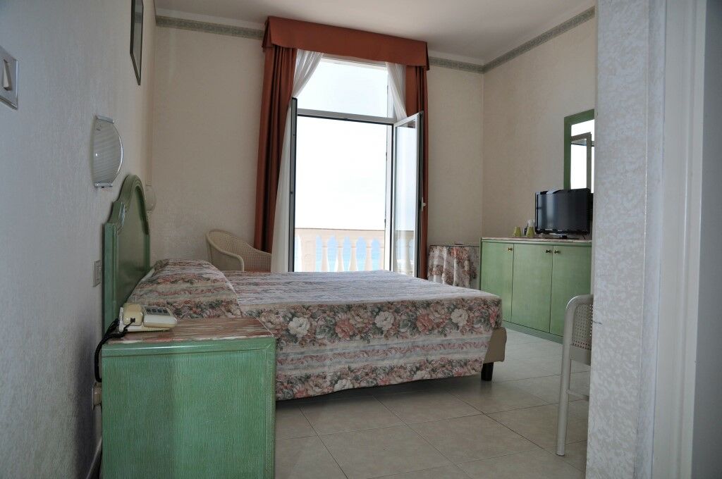 Hotel Piccolo Lido Бордигера Экстерьер фото